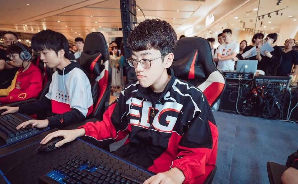 lpl历史第一次 doinb正式成为国产中单 除了他还有这