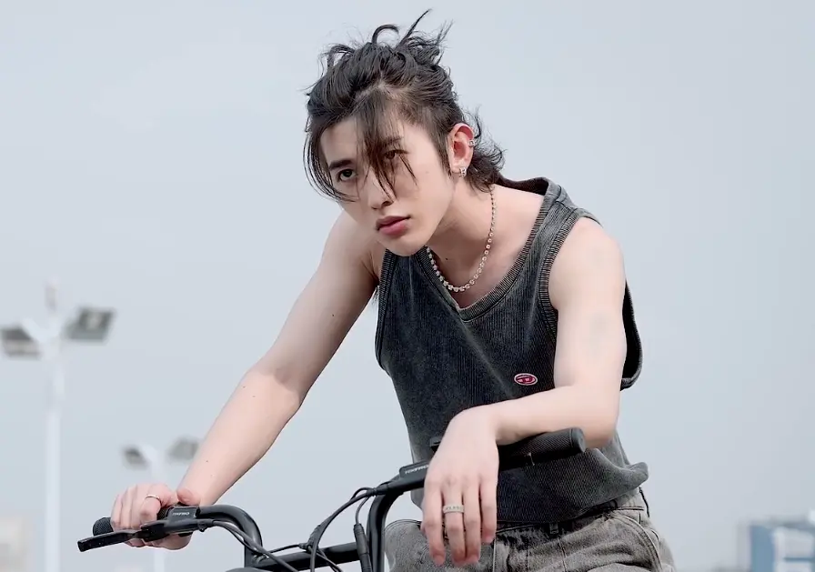 蔡徐坤也算超硬汉?还不如这部电影里双目失明的老头子 - 哔哩哔哩