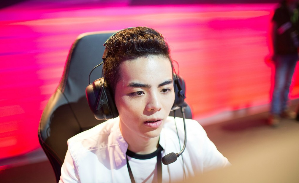 omg上单夕阳断开连接fpx金咕咕送祝福两人互动太有爱