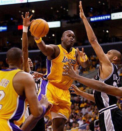 盘点nba史上最粗暴的五大犯规,这哪是打篮球,简直是在打人