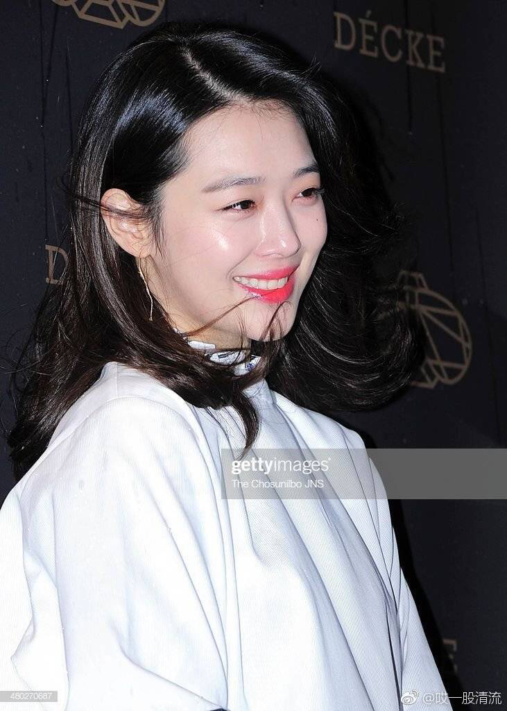 雪莉生图太能打了皮肤在发光拜托她不要在放飞自我吧