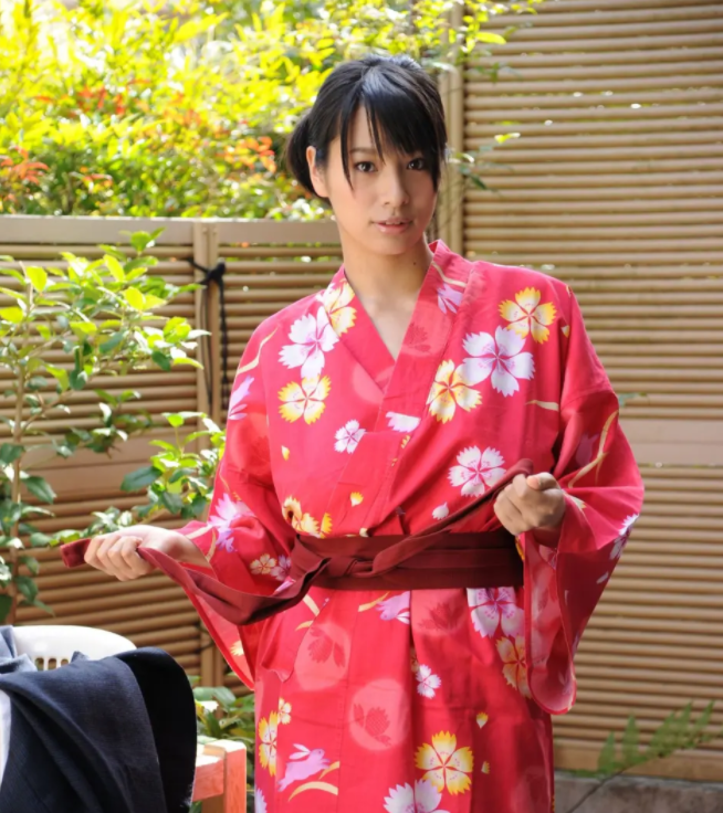 明星档案 第121期 春菜花(春菜はな)个人资料简介及作品写真图片！ - 哔哩哔哩