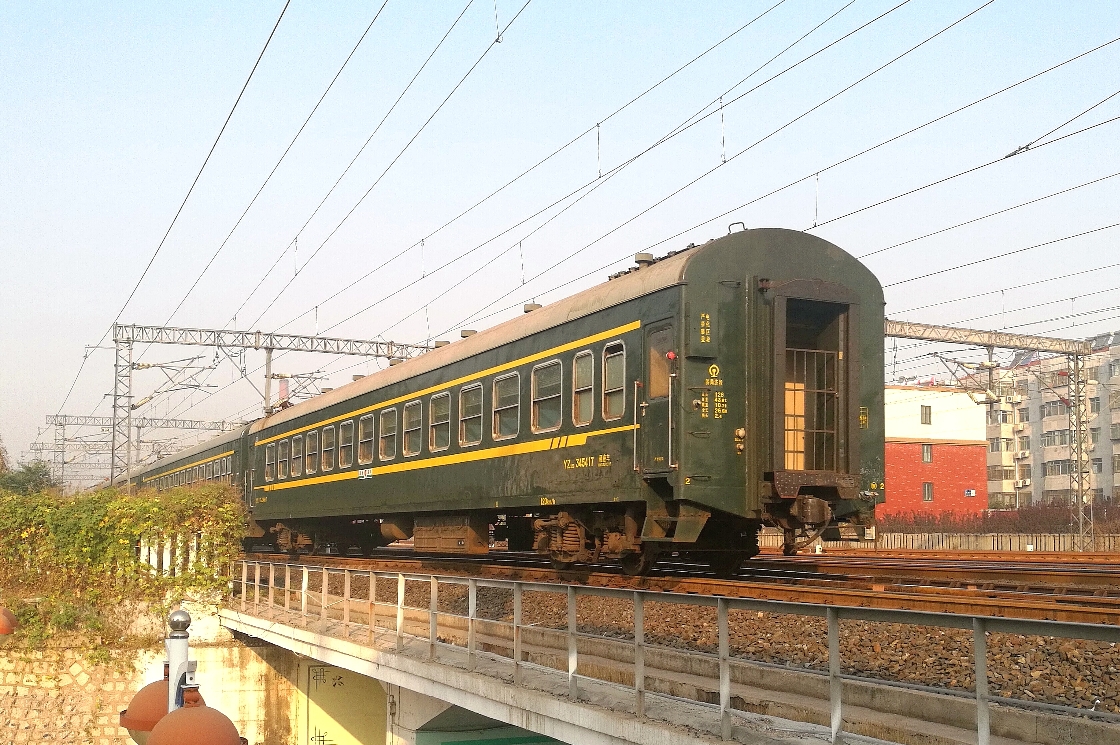 10,7053次驶出临淄站,驶向辛泰铁路.明天,我就在这车上了