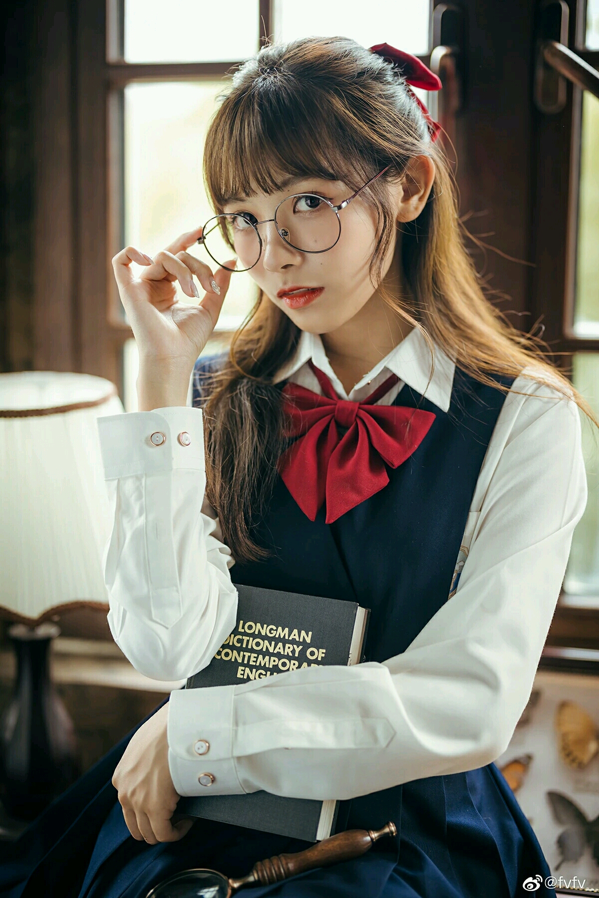 漂亮女孩!阅览室里的学姐