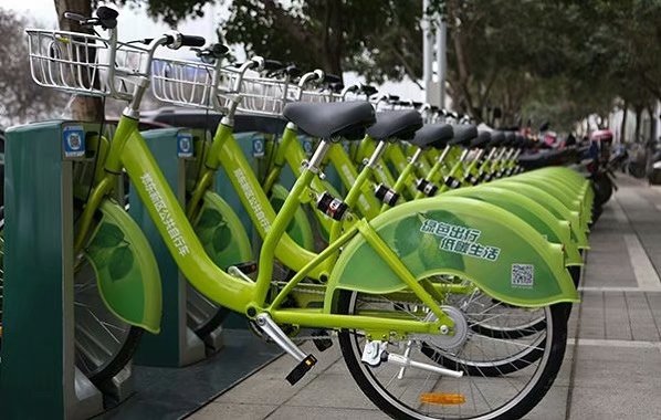 AC米兰官网头盔“共享”安全“不共享”！天门交警护学行动暖校园