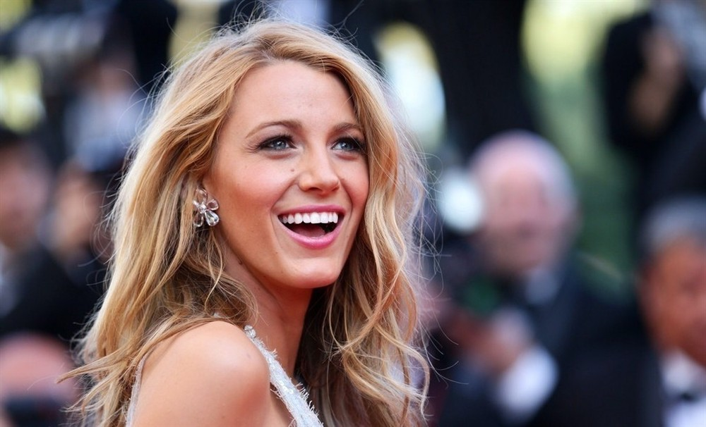 小李子前任,"死侍"现任,她的美貌不输寡姐,曾获封最性感女星