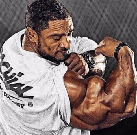 当奥赛健美明星穿上普通人的衣服时