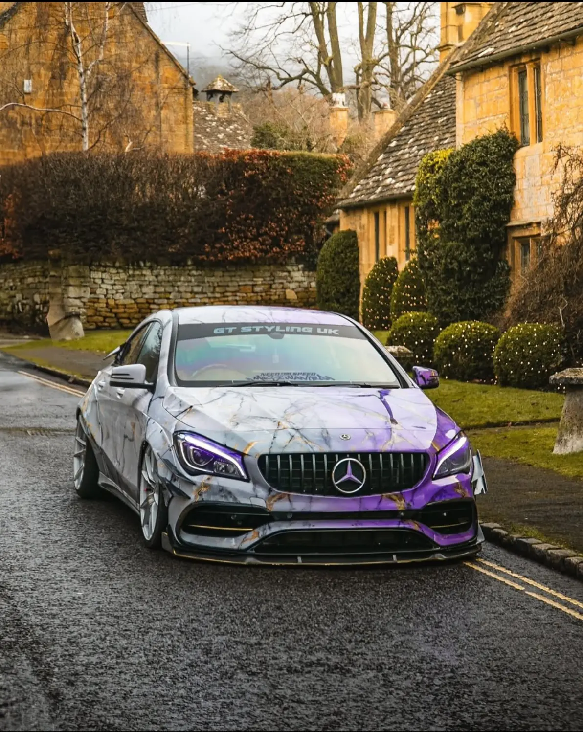 奔驰 amg cla45:大理石纹与低趴姿态下的个性改装美学