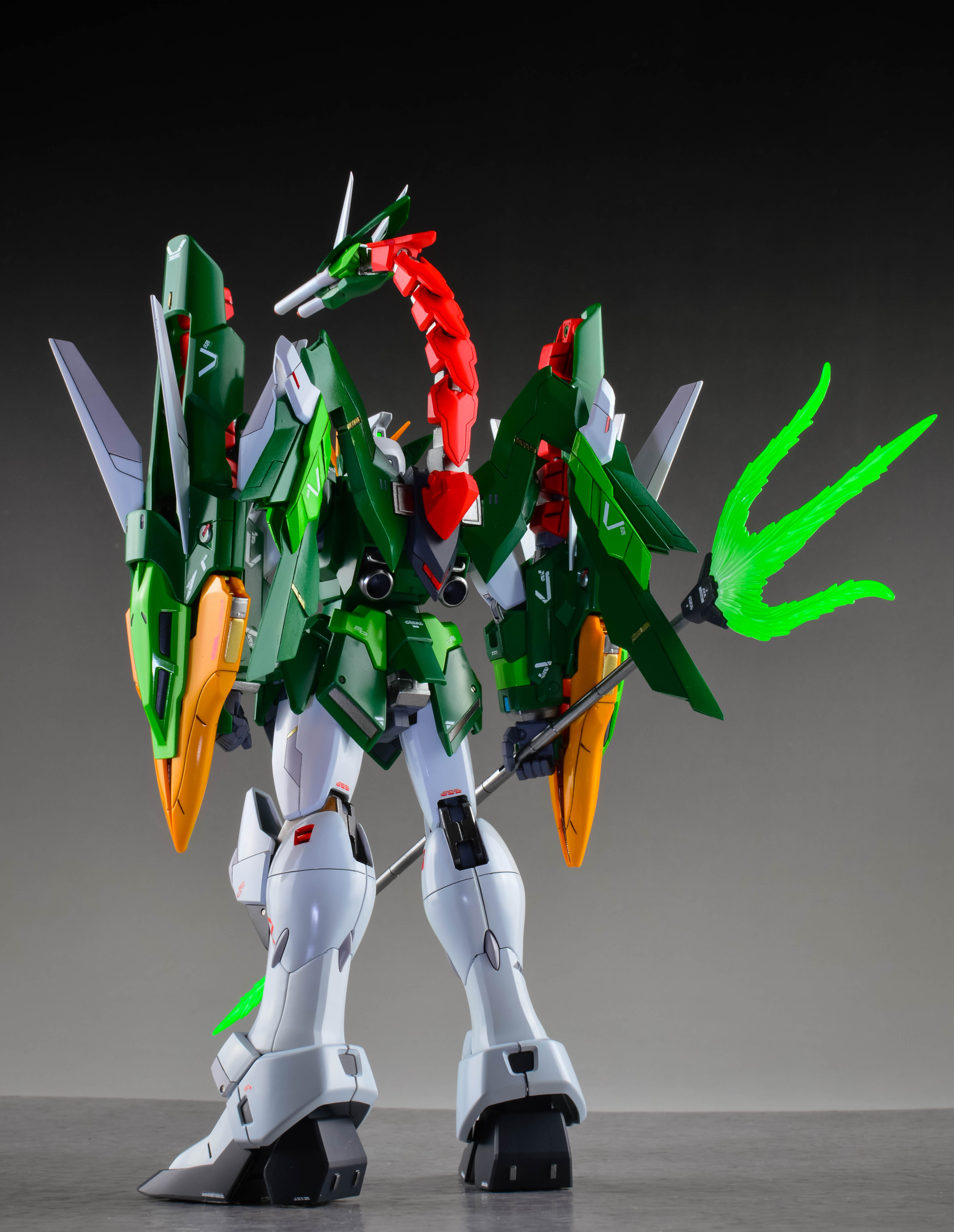 在短时间内再开发另一台名为"双头龙高达"的新型ms