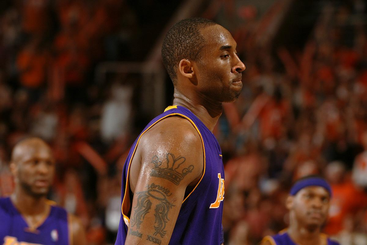 06年科比赛季场均35.4分,为何季后赛抢七下半场只得一分?