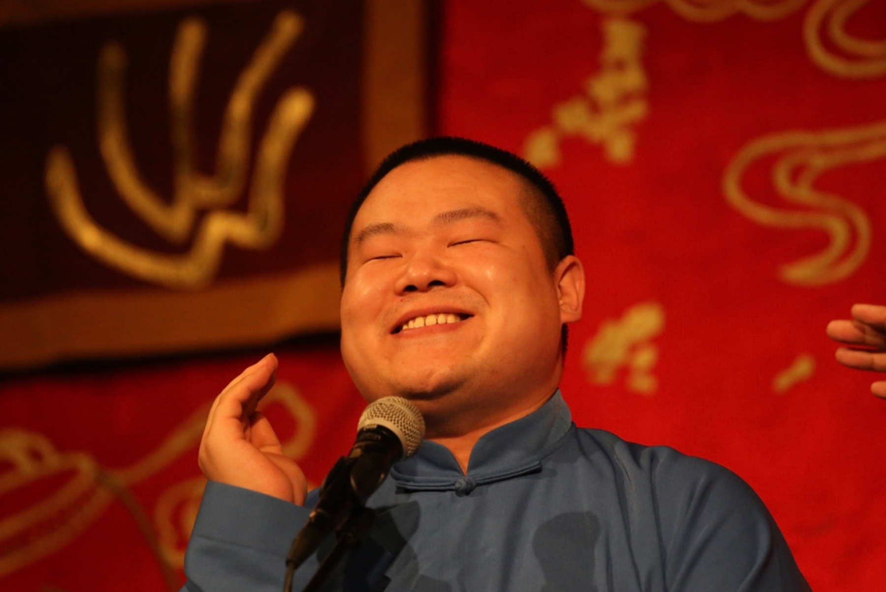 岳云鹏面馆火了,大胃王豪吃八海碗,付钱时连问3遍没算错?