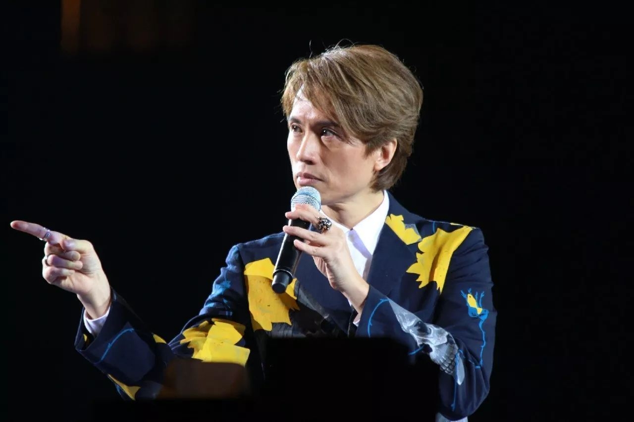 郭德纲Vs黄子华(电影票房、圈中好友)不看不知