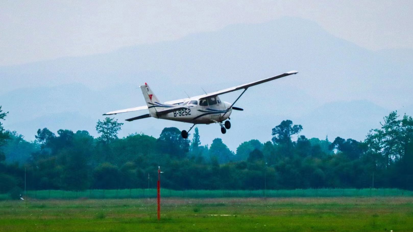 塞斯纳172R Garmin G1000系统——PFD基本显示 - 哔哩哔哩