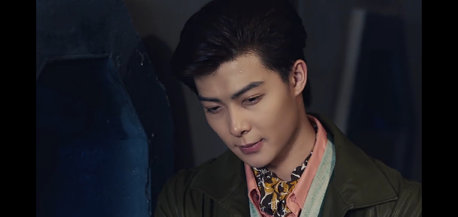 哈哈~看我们张副官戴眼镜的样子,感觉莫名的像齐八爷(os:憋打我