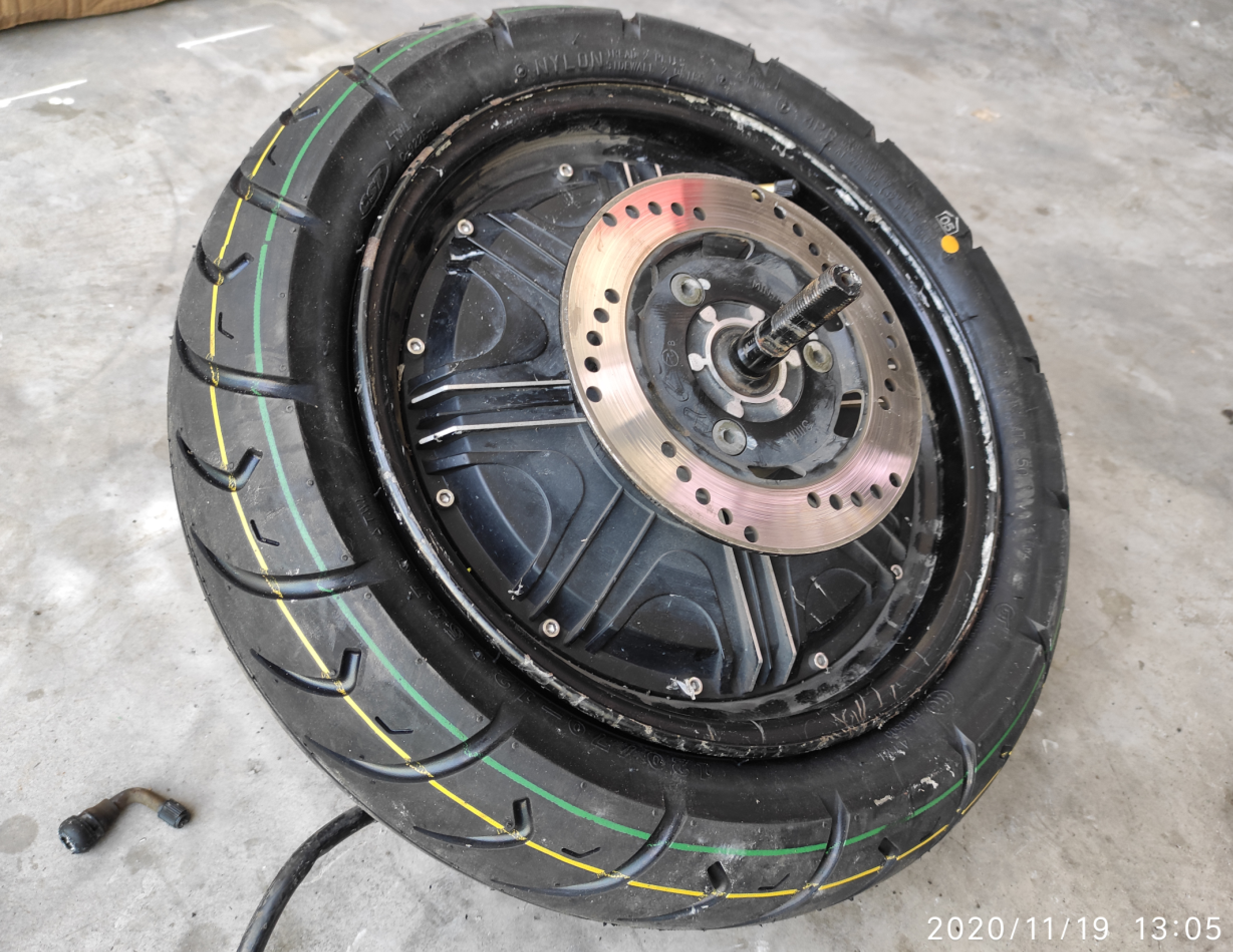 8小牛n1s电动车换后轮胎教程