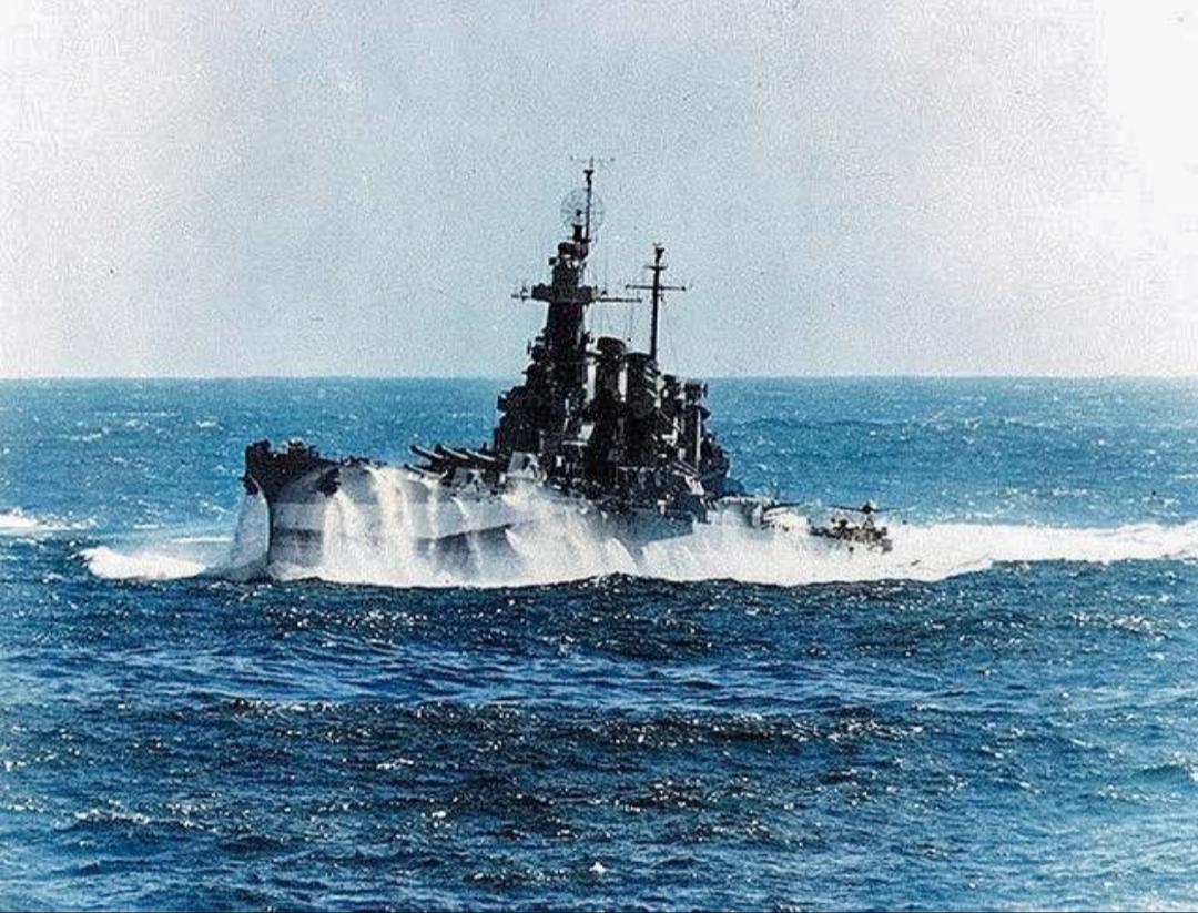 1944年在菲律宾海上的北卡罗莱纳号战列舰