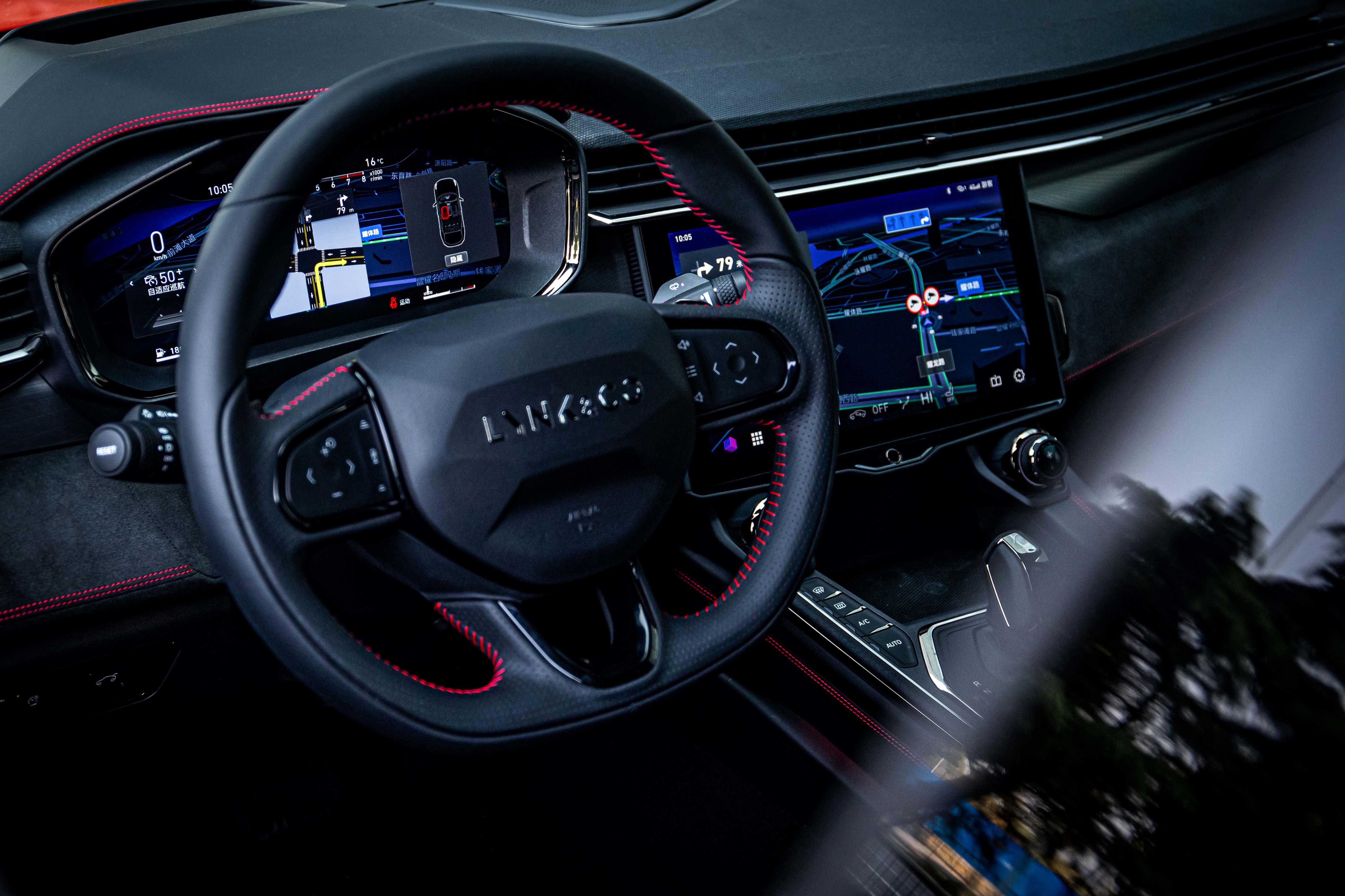 看上一款领克05,颜值出众配置高,月薪5000提了值不值?