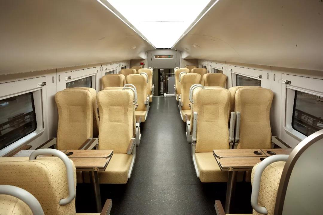 餐车及快件运输功能车