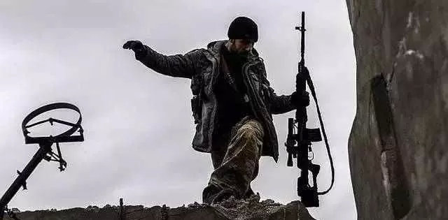 1人1枪守护一座城传奇狙击手击毙200恐怖分子最后被rpg炸死轻武专栏