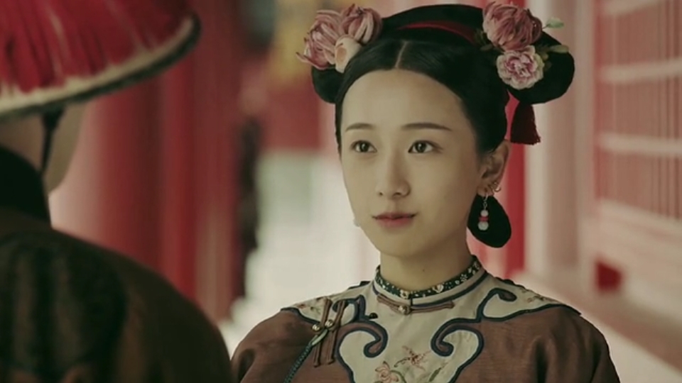 有人要利用明玉陷害她心心念念的爱人海兰察…… 明玉当年遭纯妃陷害