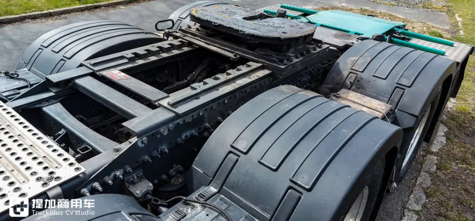 这辆沃尔沃fh大件牵引车 主车加装了一条挂车轴 这是什么骚操作 哔哩哔哩