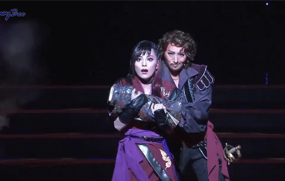 丰臣秀吉,明智光秀等众多部下造反,其他势力亦准备杀了信长,妻子归蝶