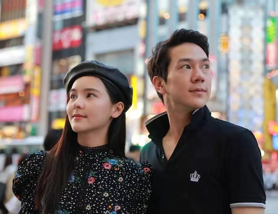 近日又被大众密切关注,因为是aom富豪男友amp交往一年的日子,感觉时间