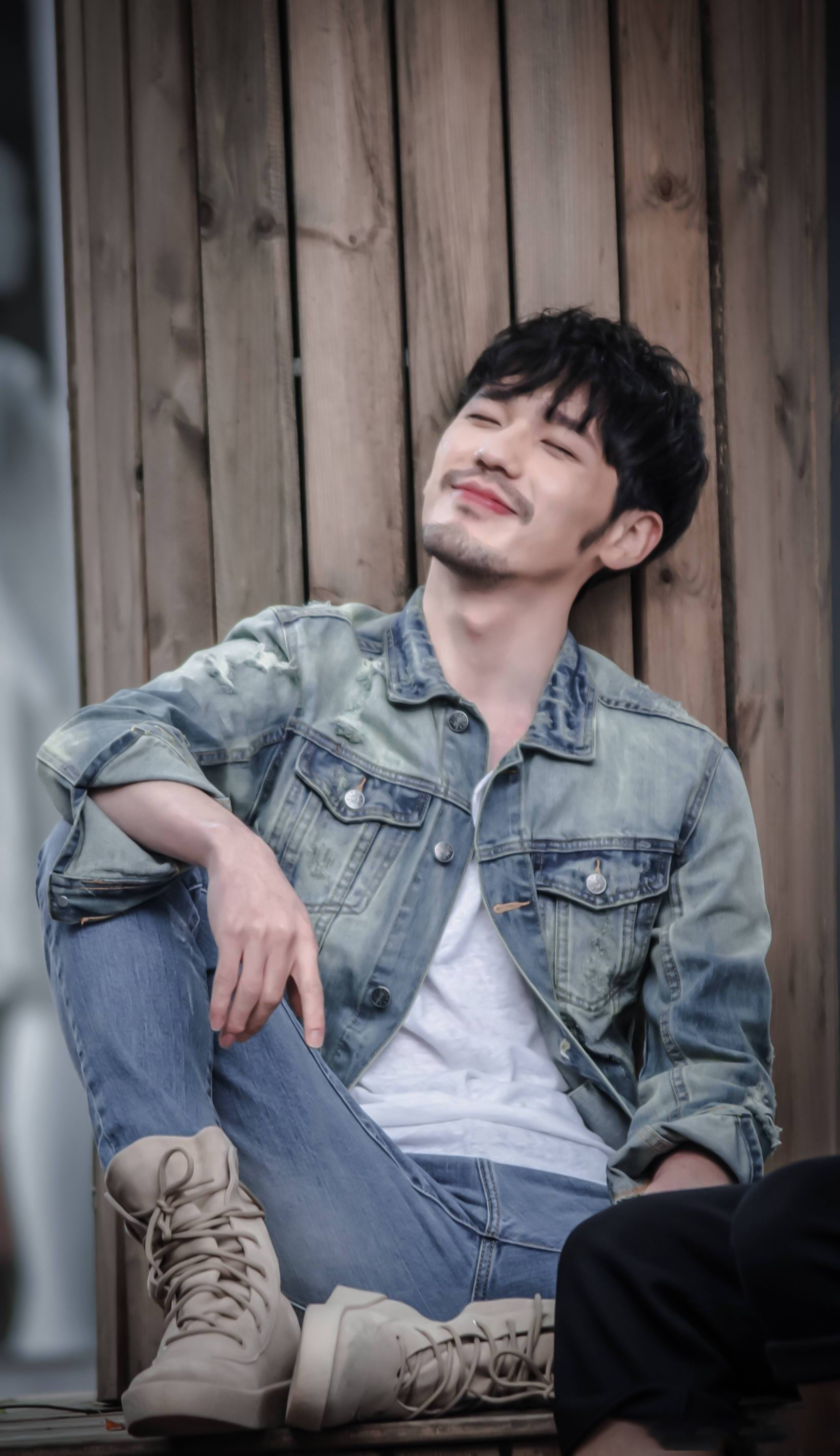 一大波白宇哥哥帅照突然袭来