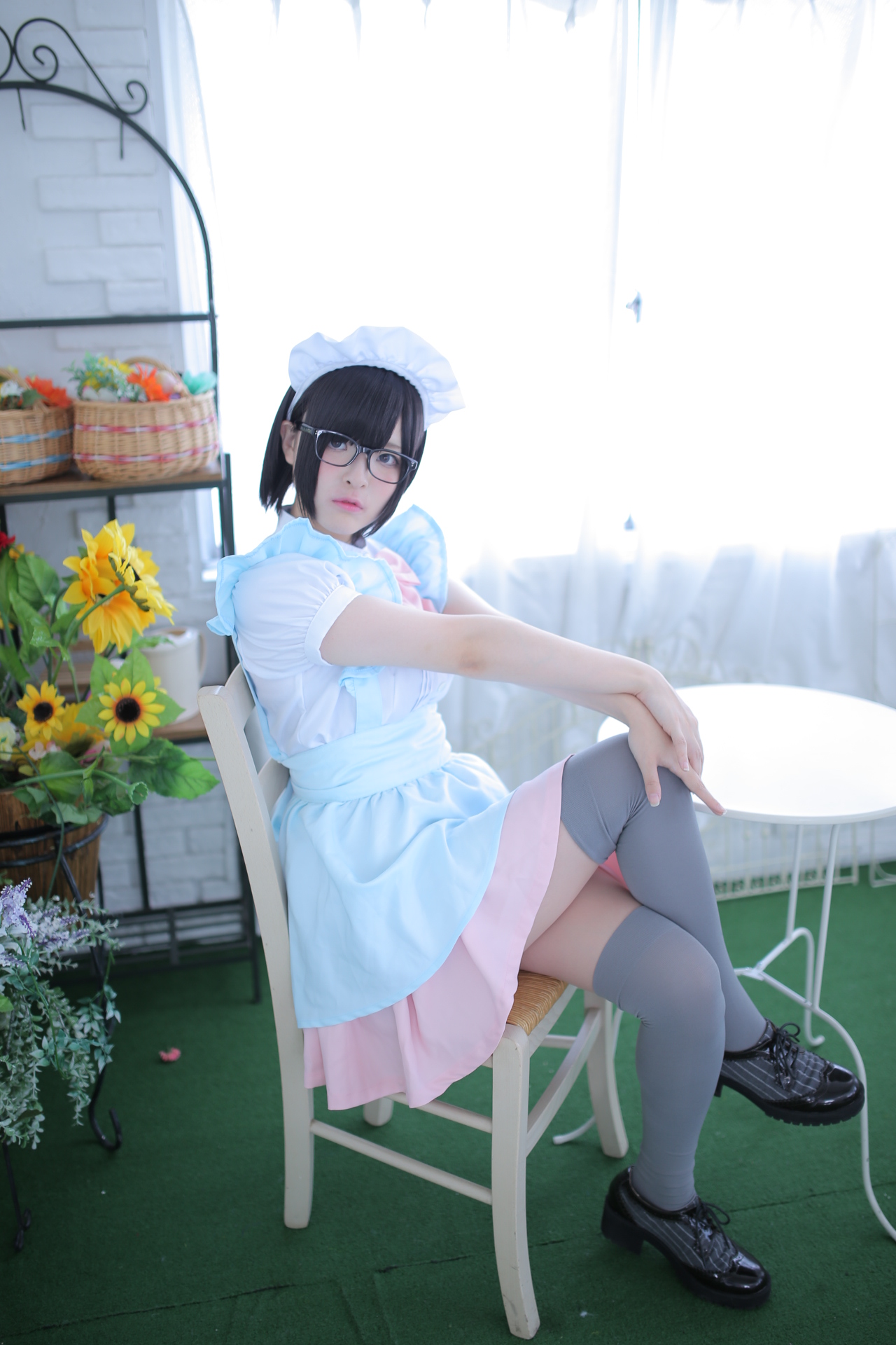 cosplay小姐姐眼镜女仆