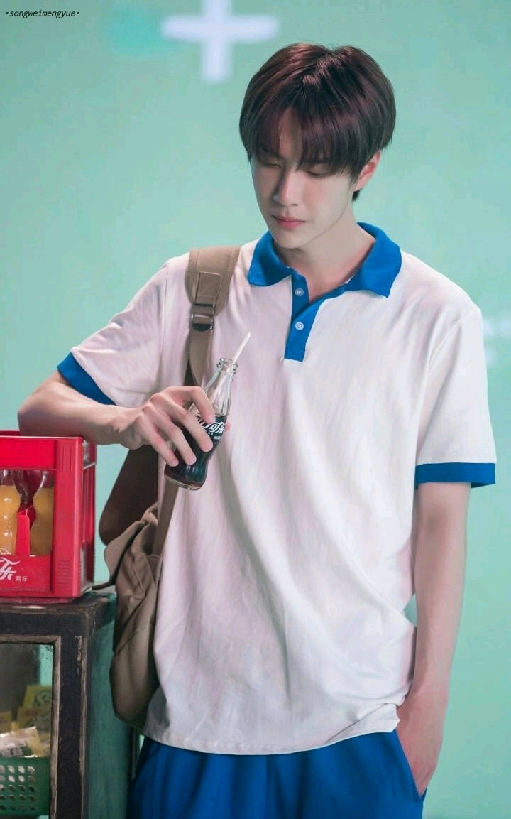 帅哥转学生开学第一天就和校霸结梁子了!(2)