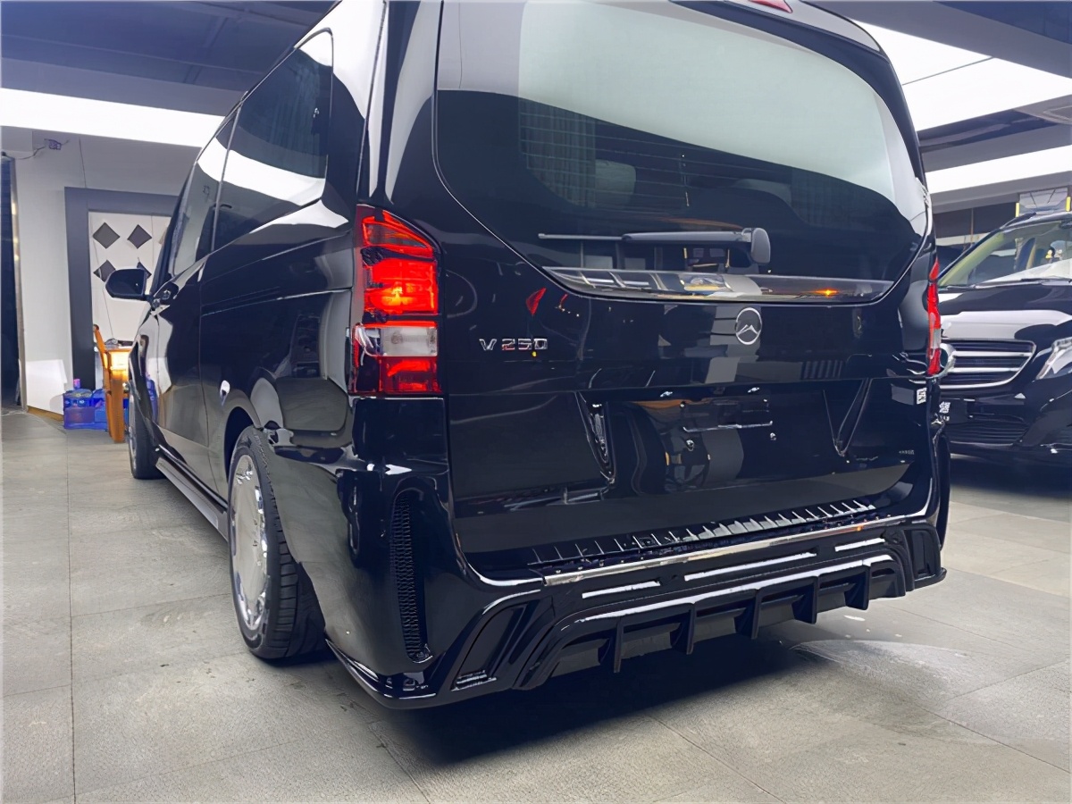 进口奔驰v250改装高顶vs680商务车