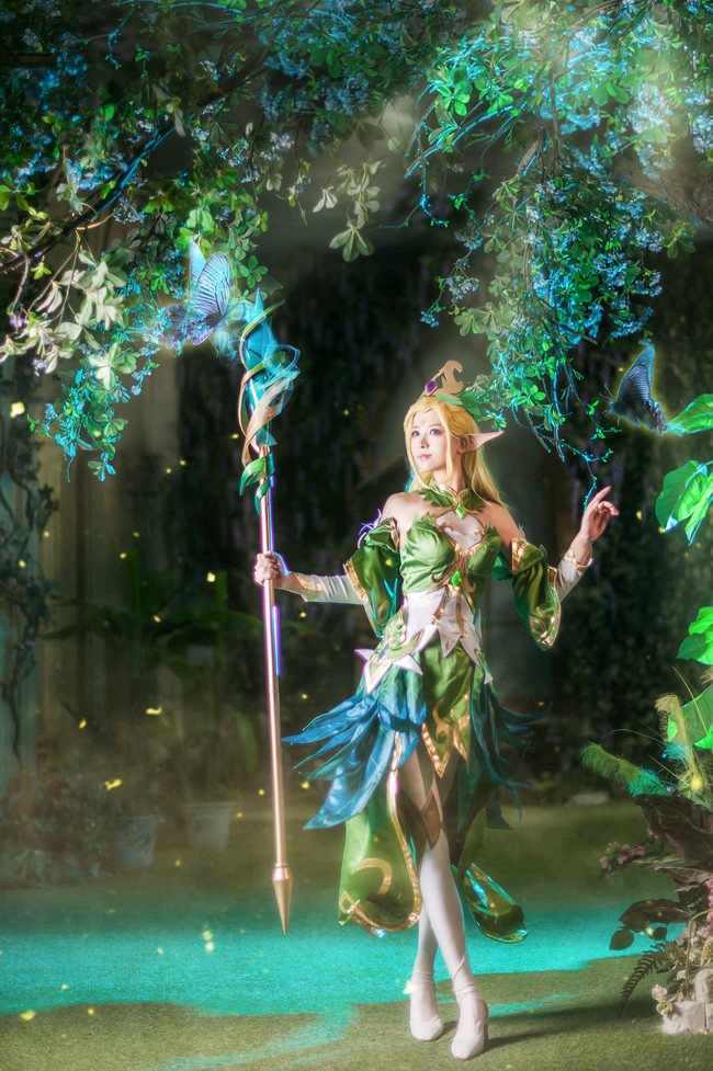 coser丨王者荣耀-精灵公主王昭君:花前月下