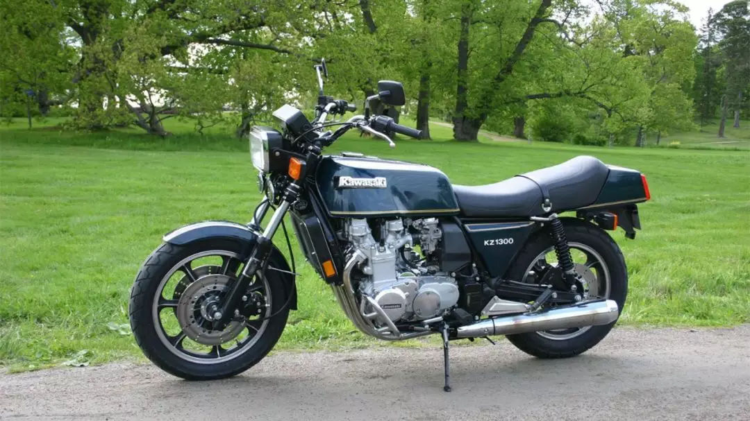 本田摩托车的直列六缸技术历史悠久,早在1966年rc166上就已经非常成熟