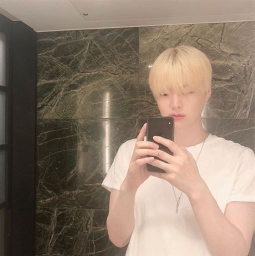 掰了具惠善,安宰贤近况曝光,认不出来!