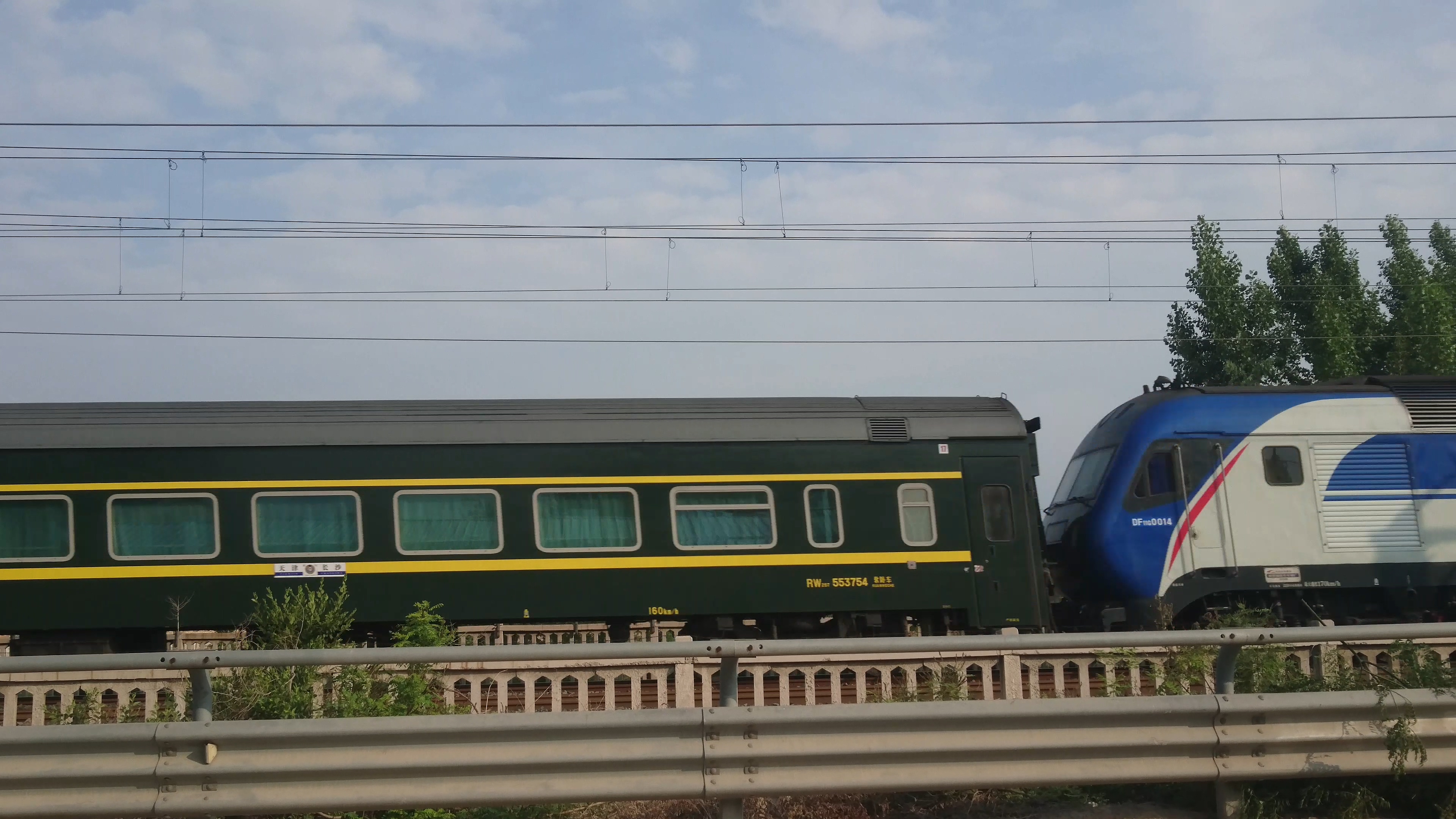 [跨越号]df11g0013-0014 长沙到北京的直达特快列车 z208 夏日通过机