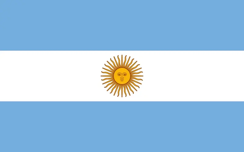 阿根廷位于南美洲的东南部,阿根廷西与智利相接壤,北与玻利维亚