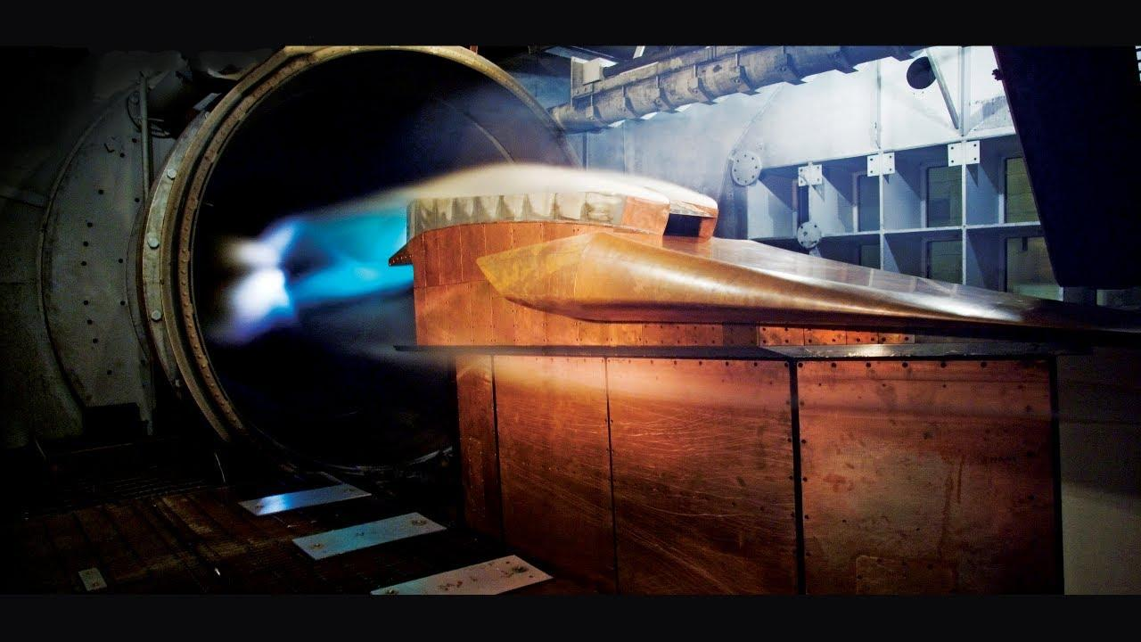 图为正在高超音速风洞中测试的高超音速飞行器