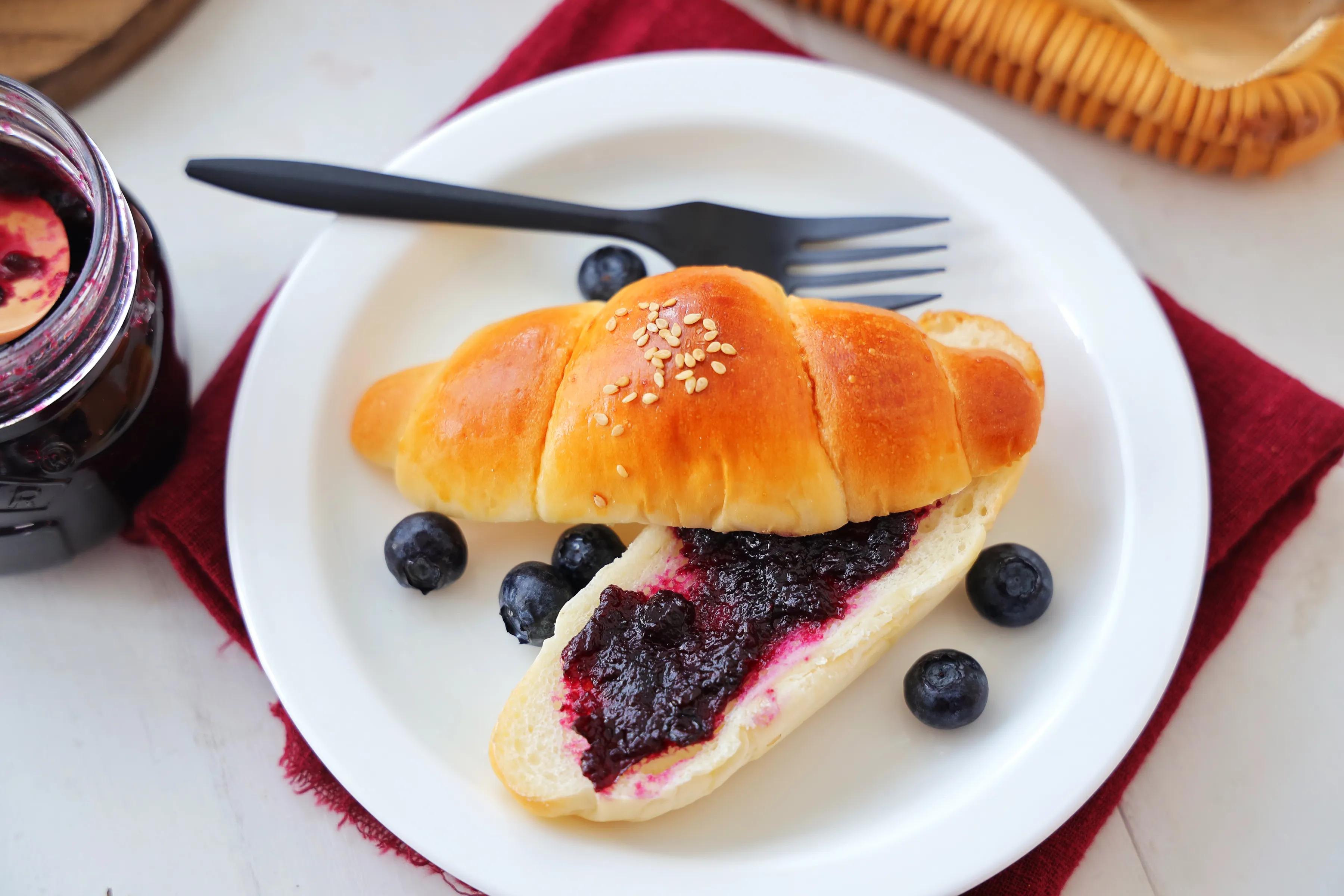 蓝莓酱面包怎么做_蓝莓酱面包的做法_豆果美食