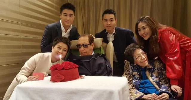 英雄联盟:LPL新军V5战队老板何煪君:不要比较