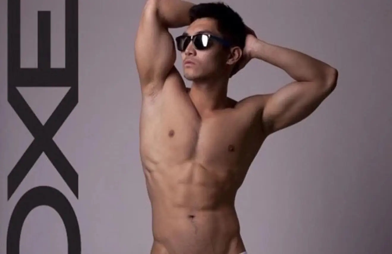 国外一脱成名的上海肌肉男小哥哥——包晗