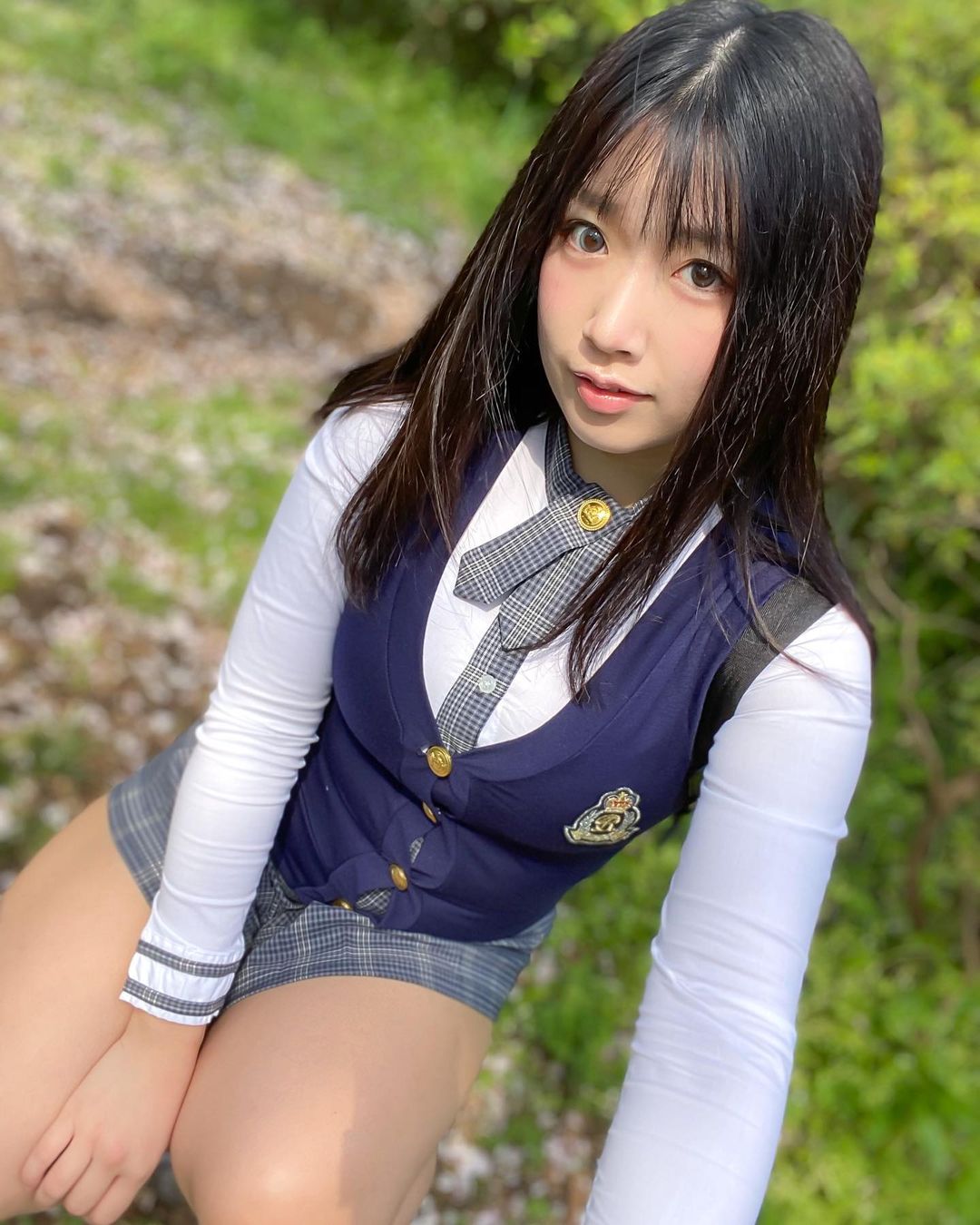 日本短发美女丰满身材性感美腿校服写真_美女图片_mm4000图片大全
