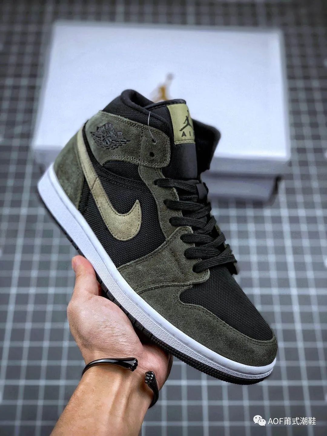 质感十足手感细腻aj1mid军绿麂皮开箱实测