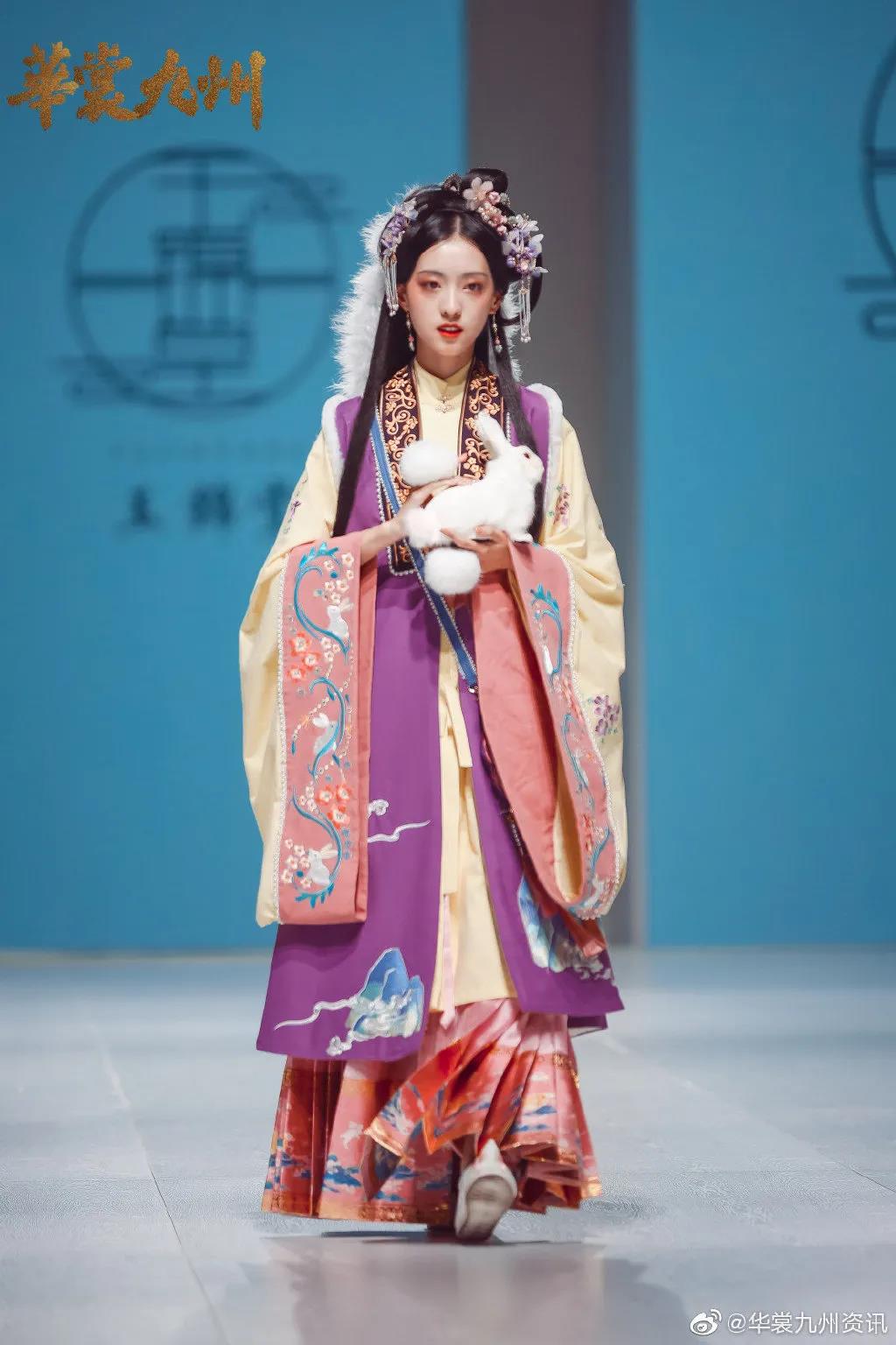 成都萤火虫漫展,"华裳九州"汉服走秀图片大赏 Ⅰ