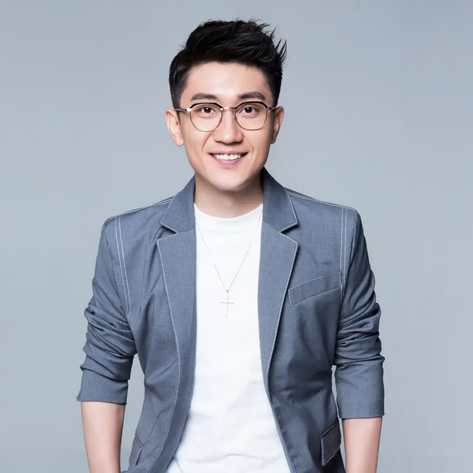 自娱自乐,肩上蝶代表作品金志文,2015年,他演唱的歌曲《夏洛特烦恼》