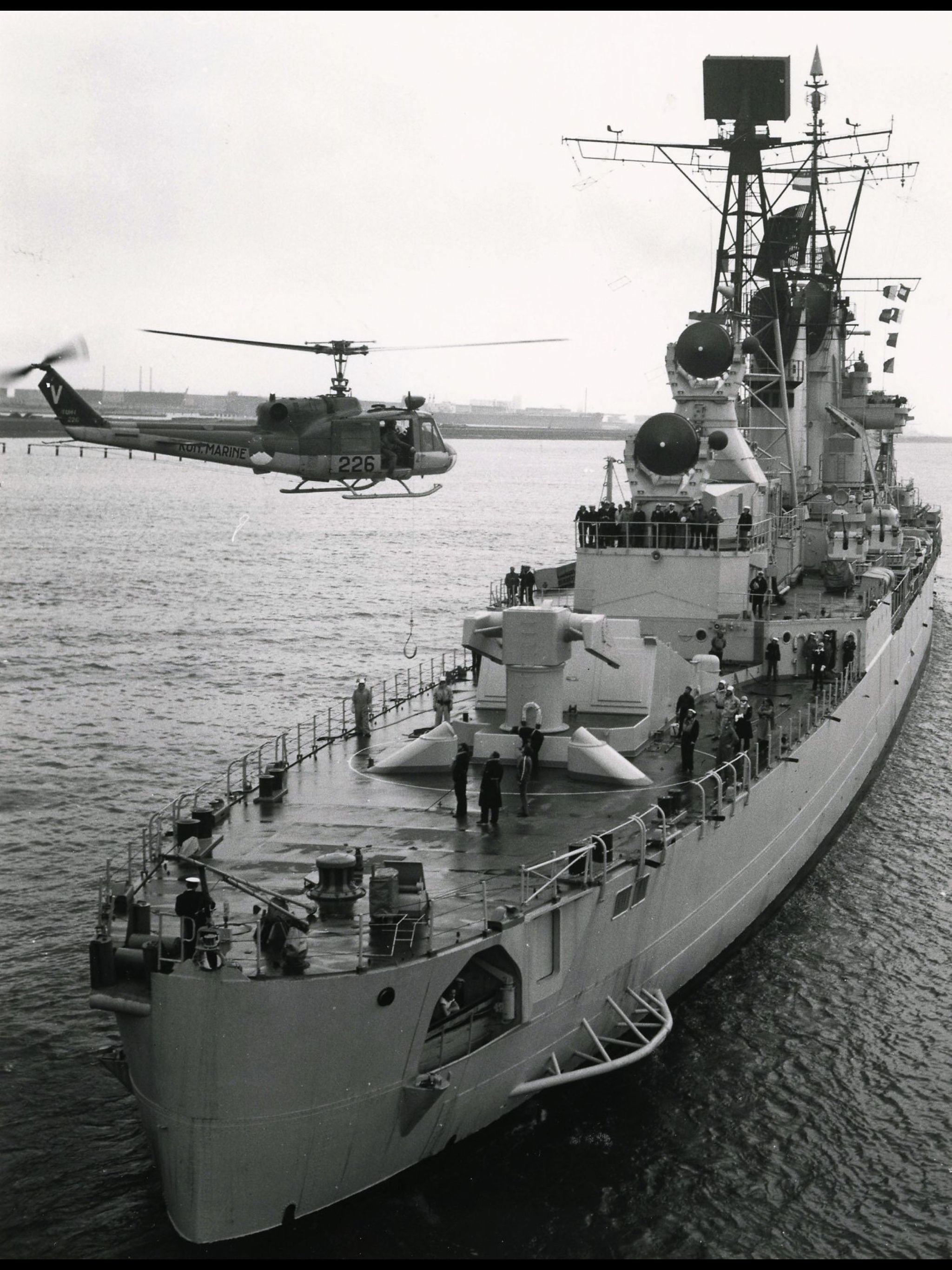 维内托号直升机巡洋舰图片