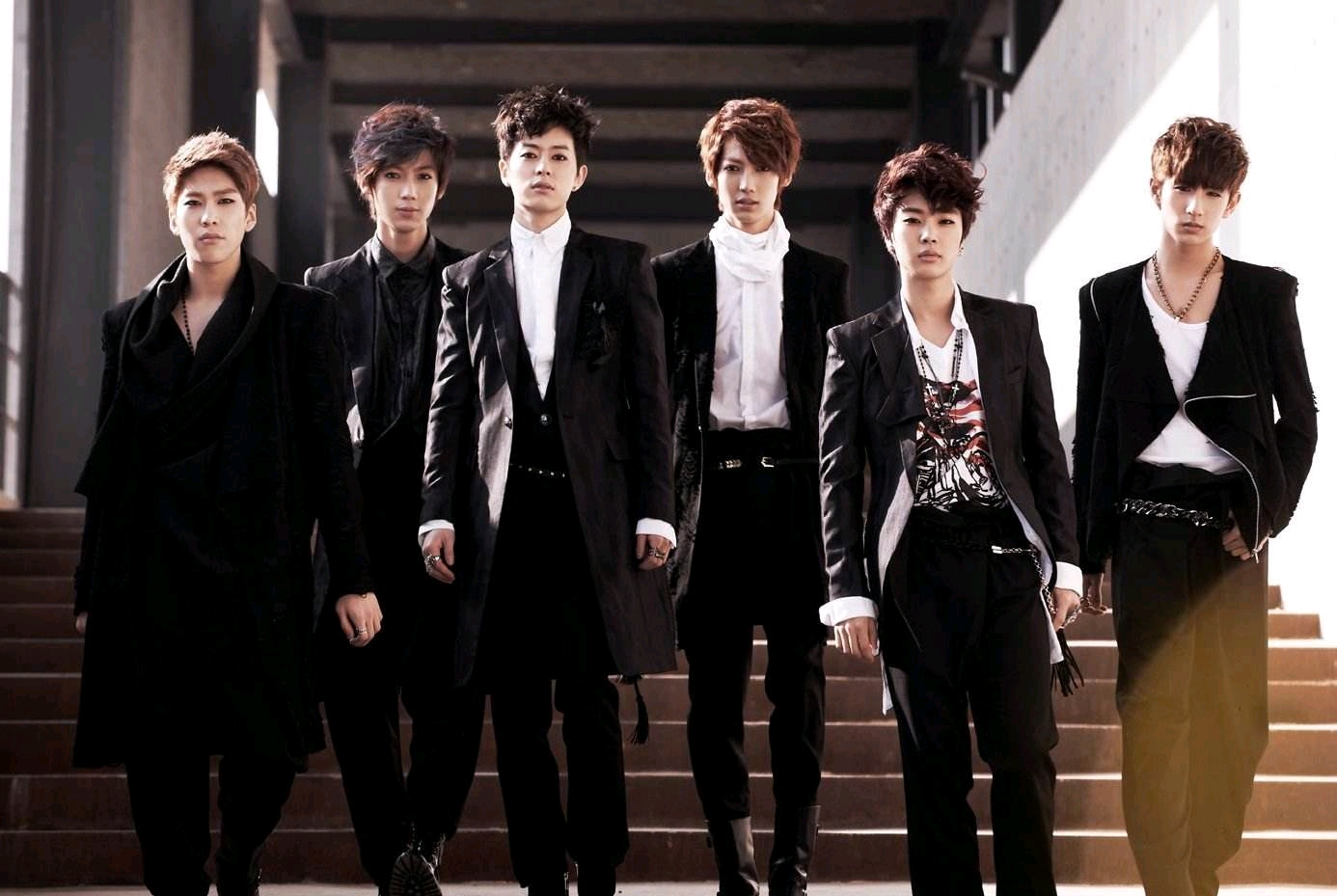 组合出道8年解散年纪还小重新出发