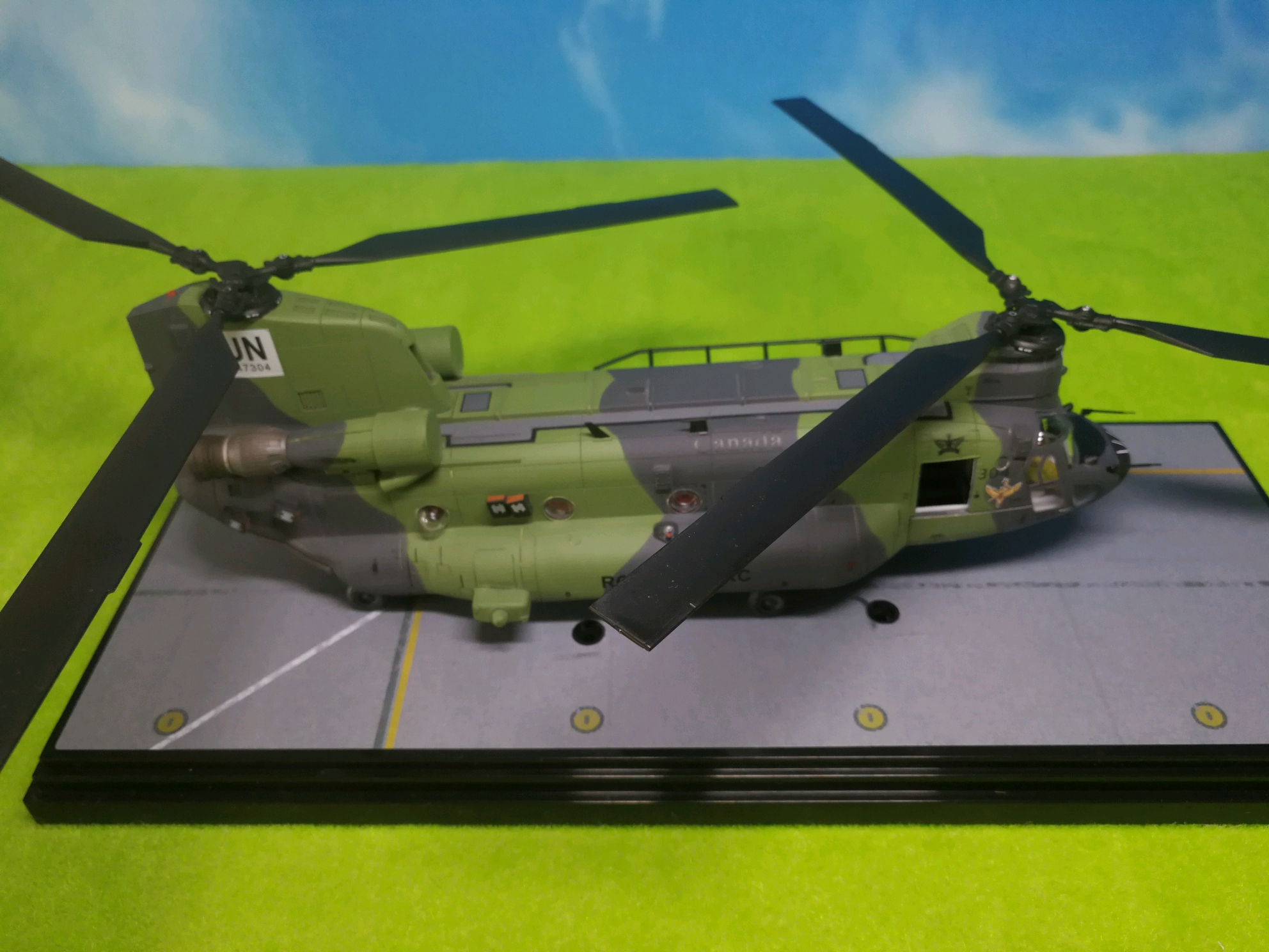 fov加拿大陆军ch-147f支奴干双旋翼救援直升机1/72