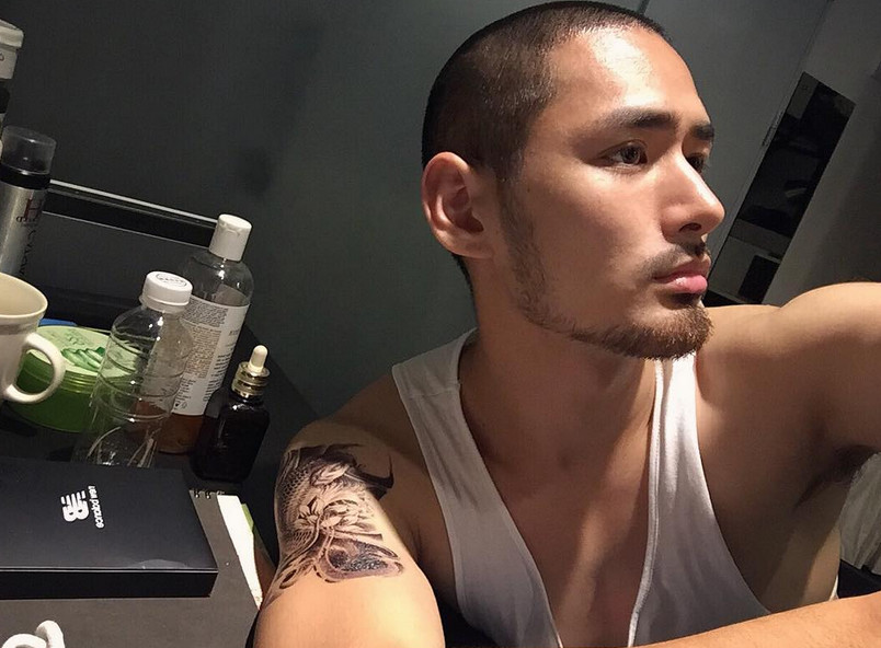 糟糕签约ave可口男模腰窝赛高让人吞了不下十次口水