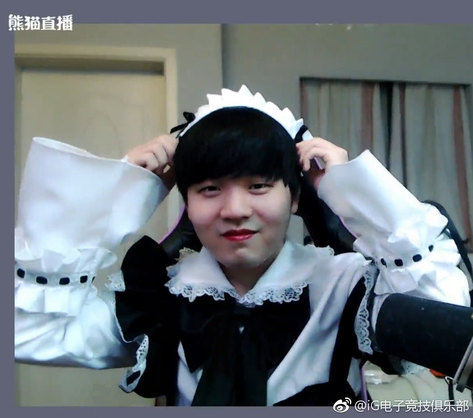 ig战队《英雄联盟》选手rookie女装直播 官方微博称赞:真好看!