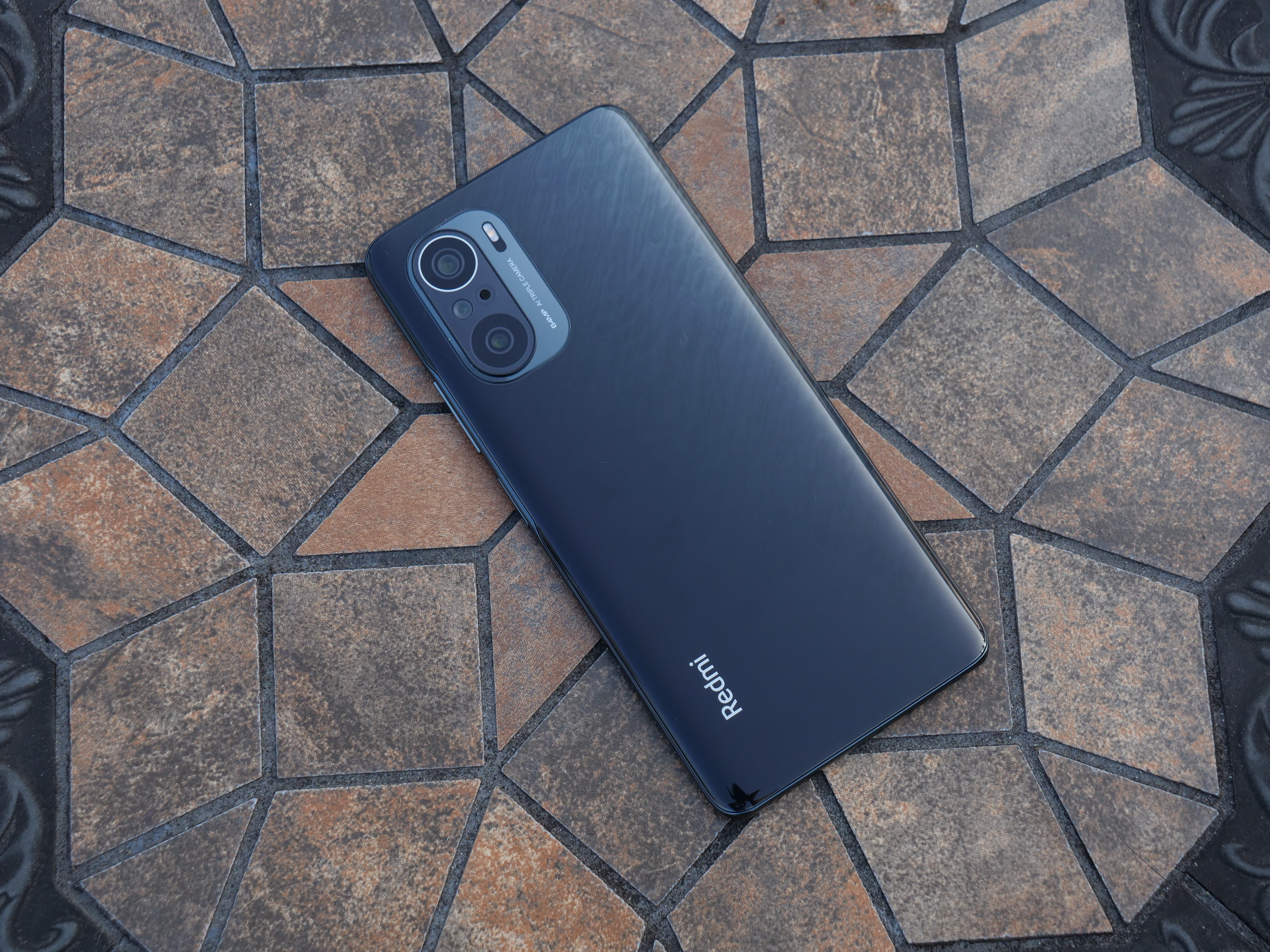 redmik40发布三星e4屏卖1999元卢伟冰太狠了